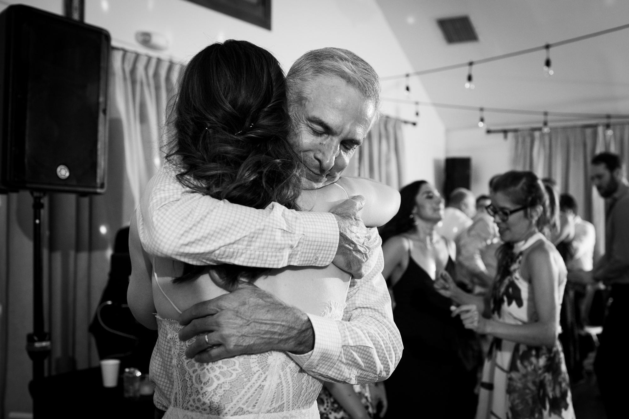 father daughter hug los angeles wedding reception