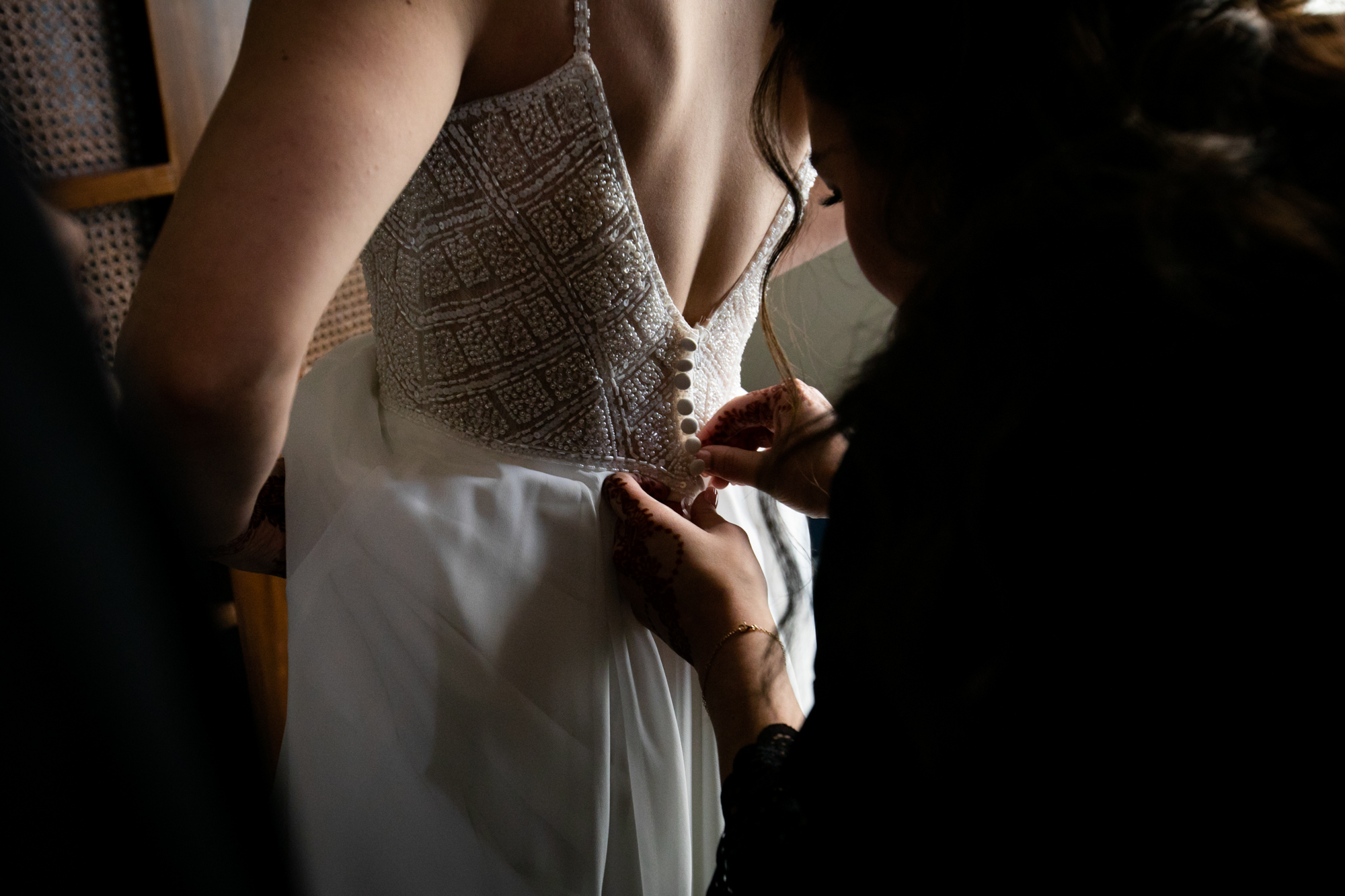 bride gets in dress los angeles
